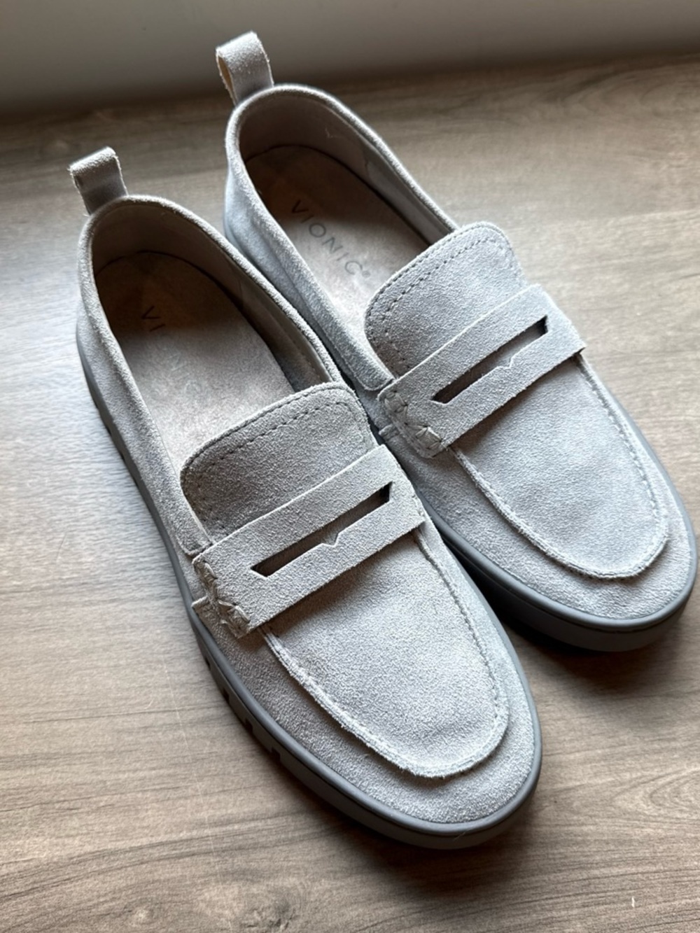 Vionic Women’s Uptown Loafers — Light Gray